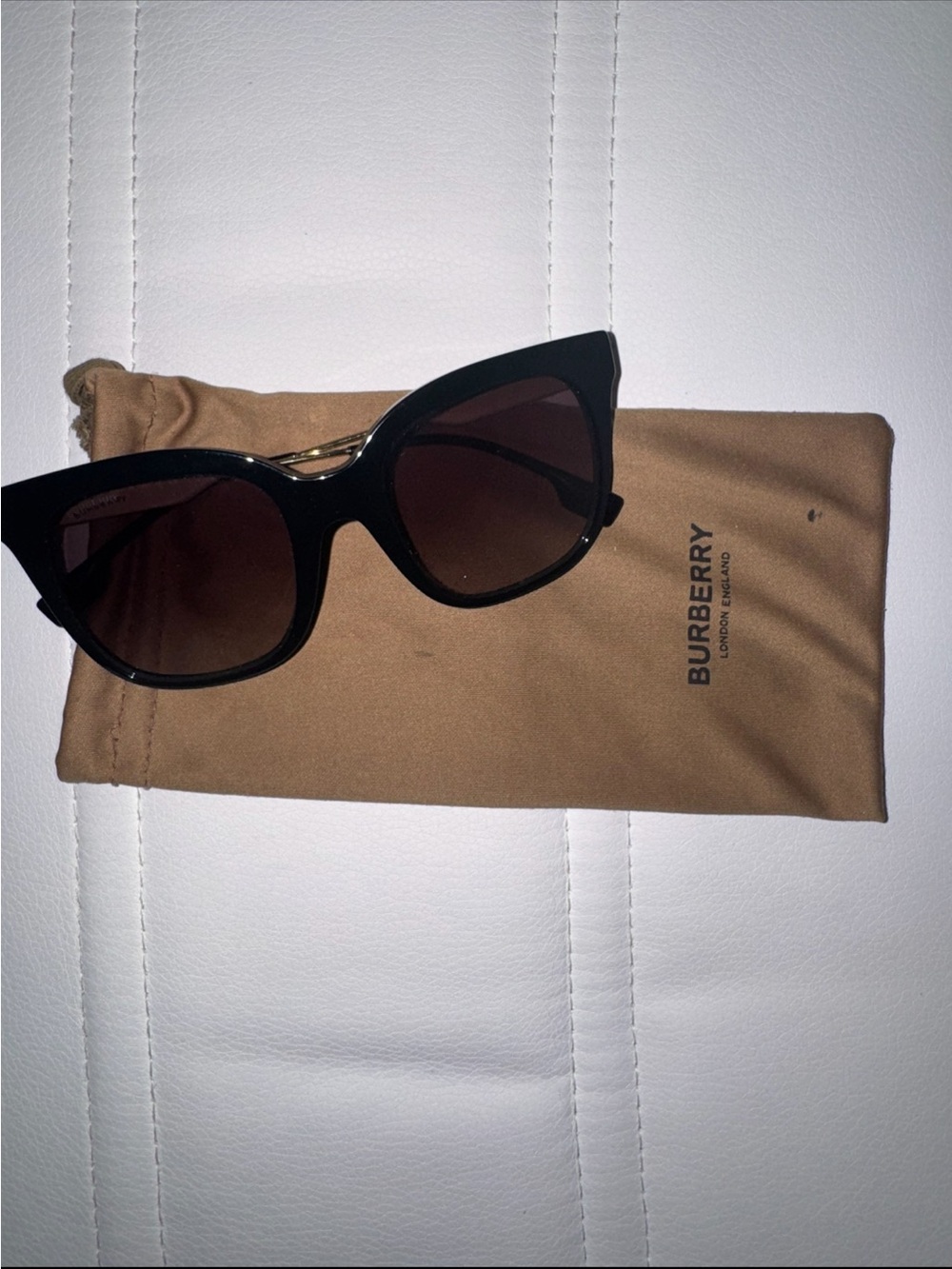 Burberry Black Cat-Eye Sunglasses with Brown Gradient Lenses